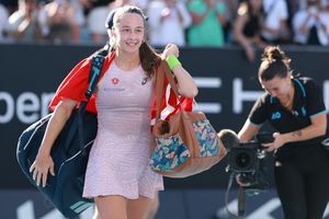 Publicul și-a ținut respirația la Australian Open » Moment îngrijorător pe teren cu o fată de mingi