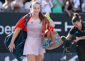 Panică la Australian Open » A leșinat la marginea terenului