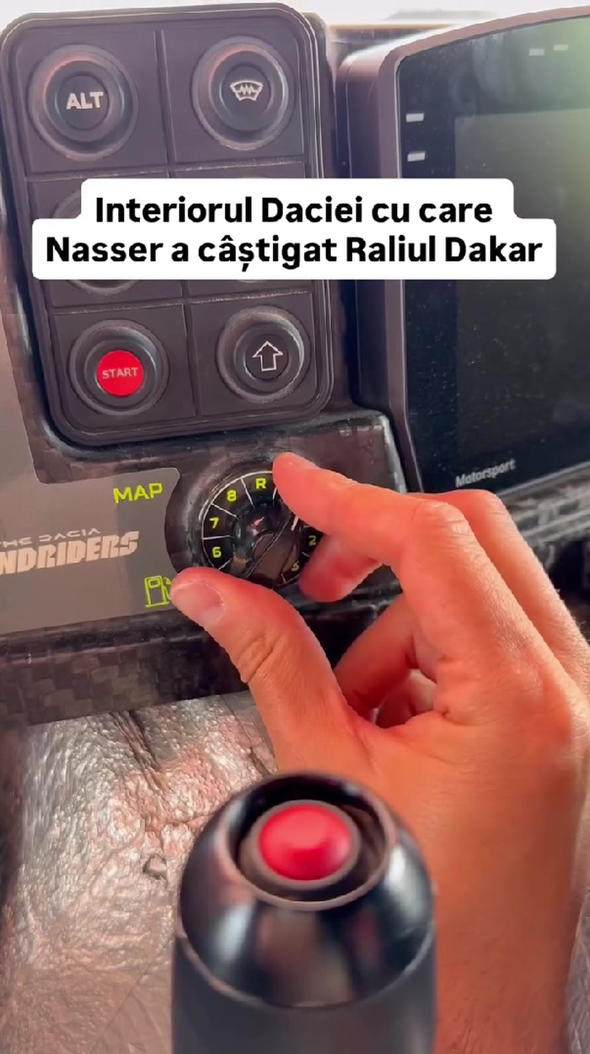 Cum arată interiorul Daciei care a scris istorie la Dakar » Butoane, cabluri, fibră de carbon și soluții „old-school”