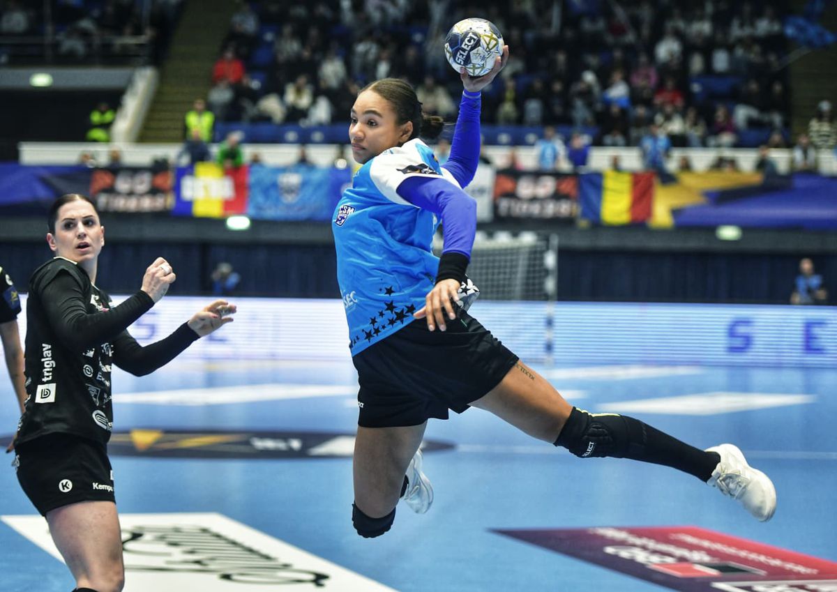 Elizabeth Omoregie și Gabriela Moreschi