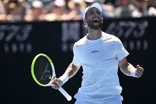 Corentin Moutet sărbătorind calificarea în turul 2 la Australian Open Foto: Imago Images