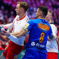 Trântă cu „zeii” pe semicerc