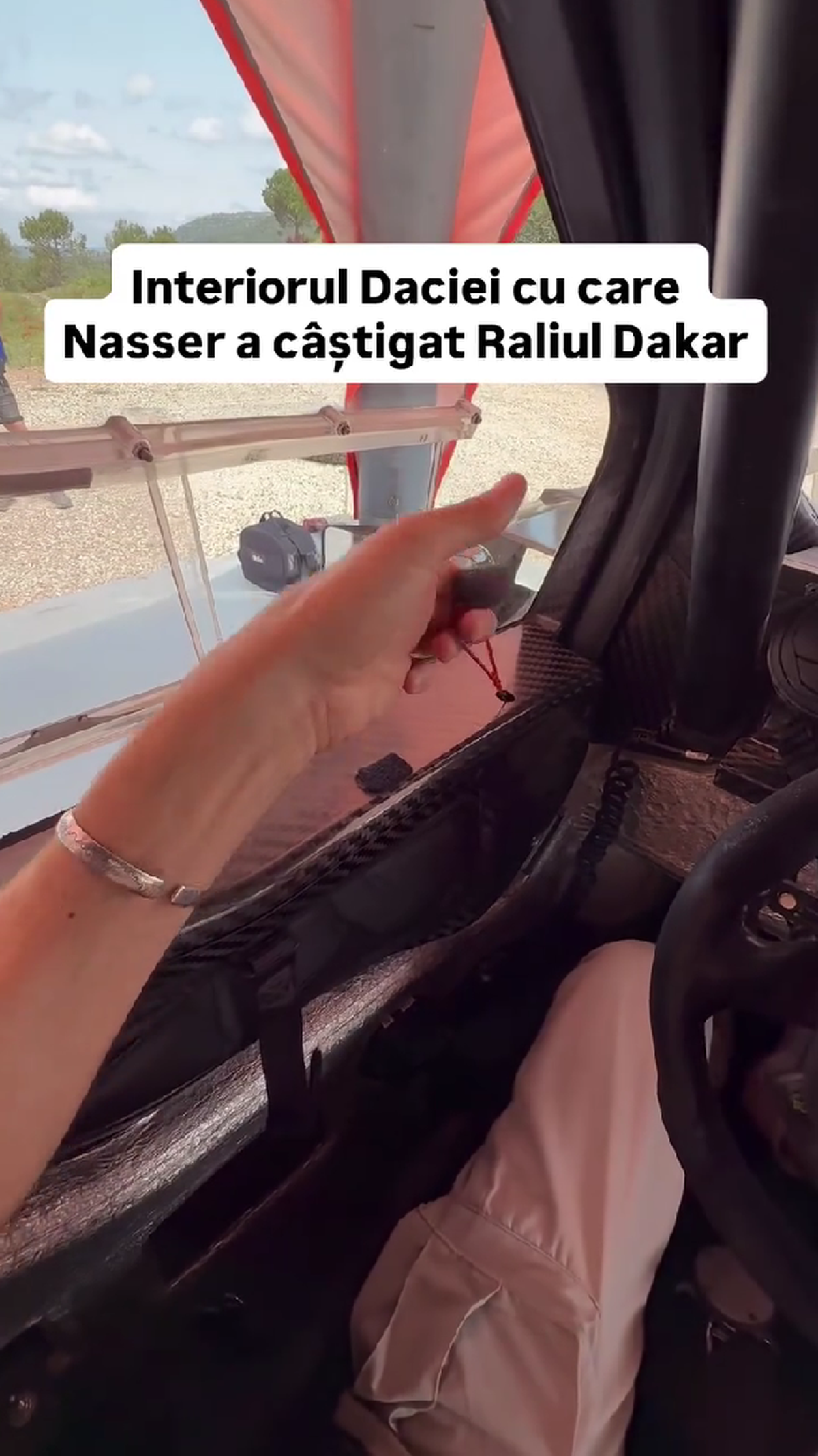 Cum arată interiorul Daciei care a scris istorie la Dakar