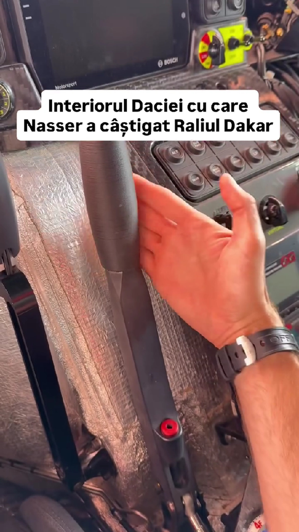 Cum arată interiorul Daciei care a scris istorie la Dakar » Butoane, cabluri, fibră de carbon și soluții „old-school”