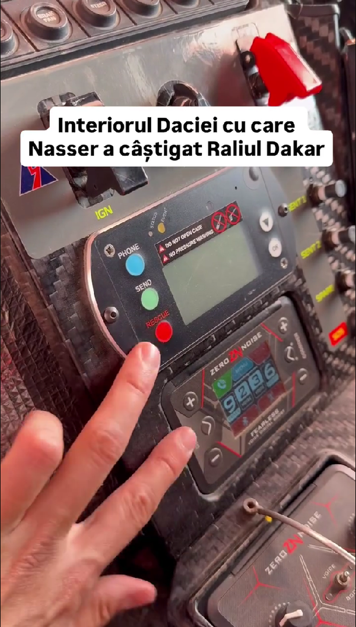 Cum arată interiorul Daciei care a scris istorie la Dakar » Butoane, cabluri, fibră de carbon și soluții „old-school”