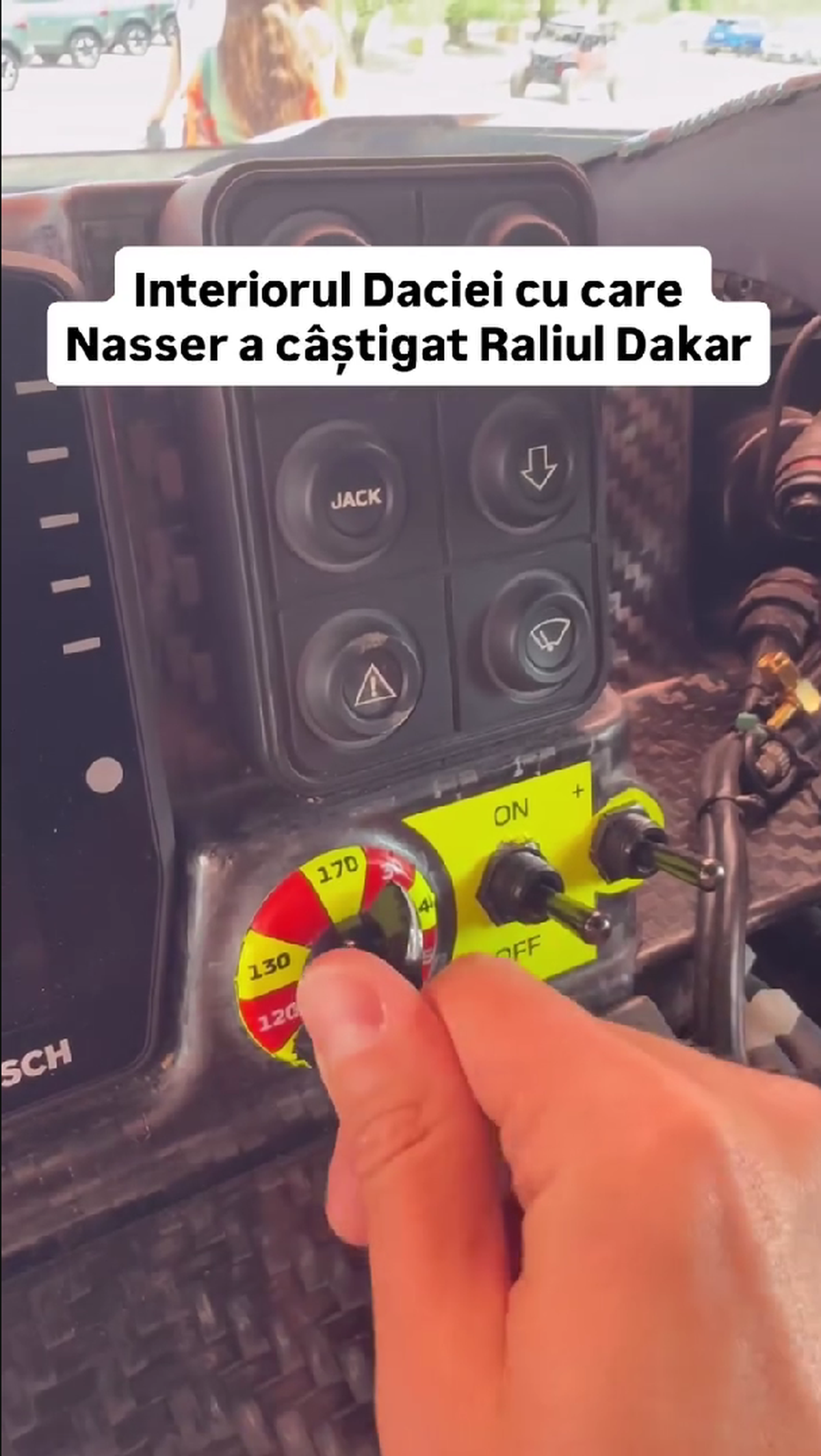 Cum arată interiorul Daciei care a scris istorie la Dakar