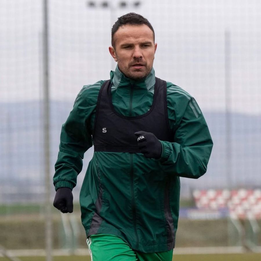 Are 38 de ani, dar „sparge” topul fizic în România! Alimentul pe care l-a eliminat de ani buni: „Cât mai puțin”