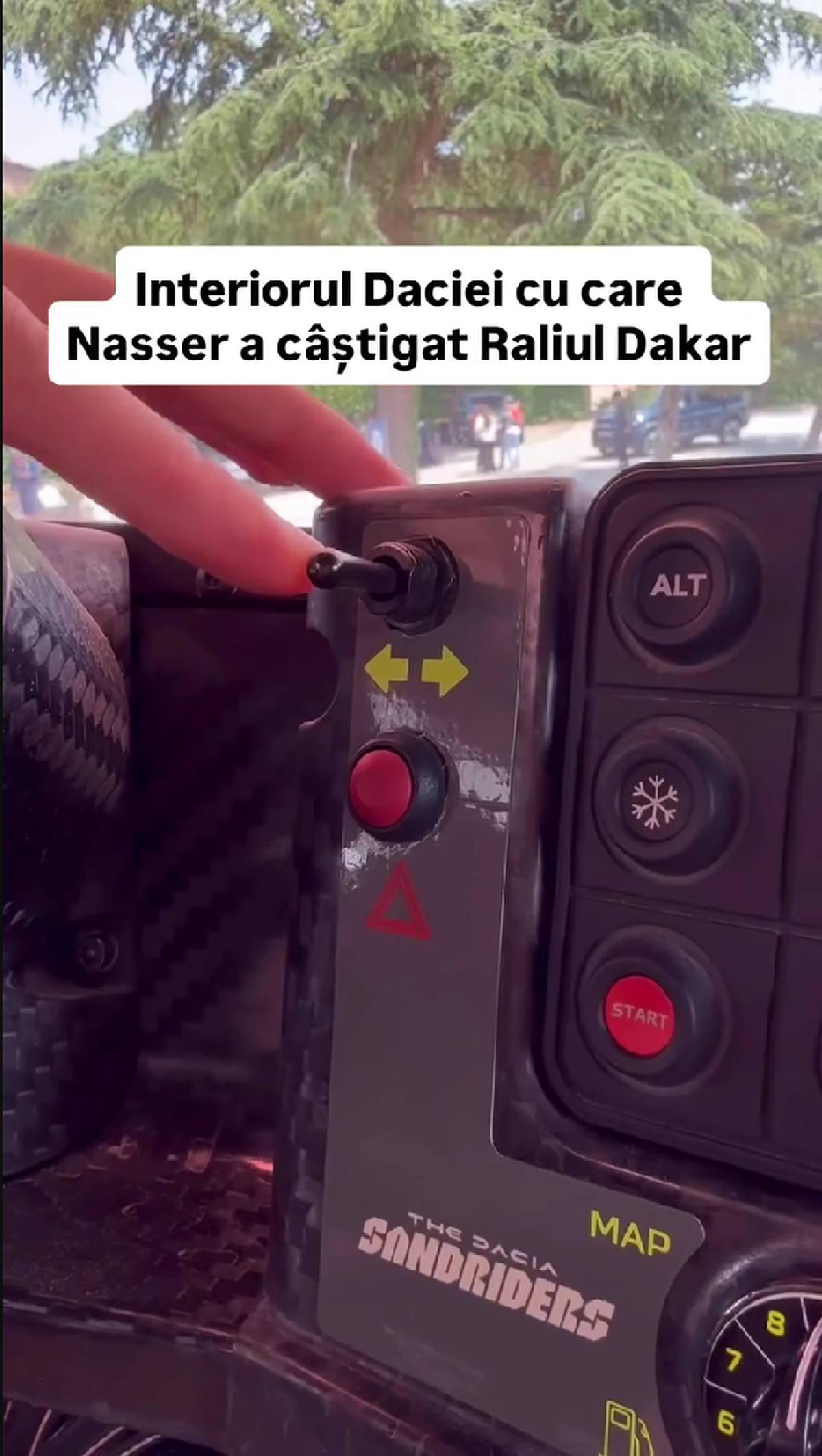 Cum arată interiorul Daciei care a scris istorie la Dakar » Butoane, cabluri, fibră de carbon și soluții „old-school”