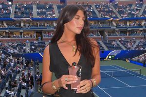 Cine este bruneta misterioasă care a atras atenția în timpul antrenamentului lui Novak Djokovic