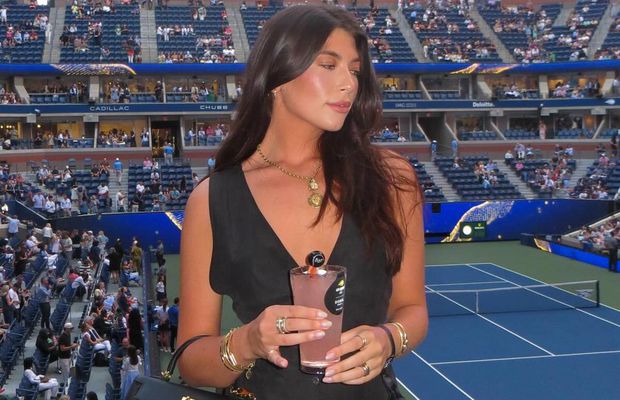 Cine este bruneta misterioasă care a atras atenția în timpul antrenamentului lui Novak Djokovic