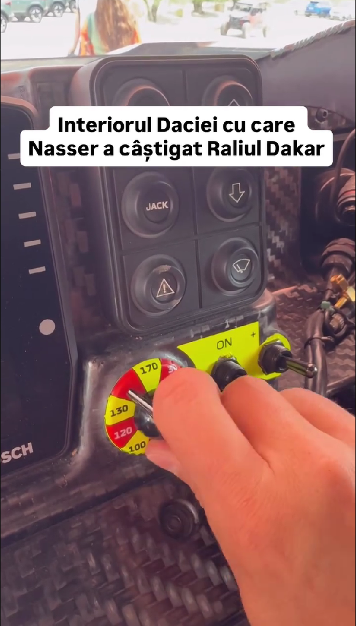 Cum arată interiorul Daciei care a scris istorie la Dakar