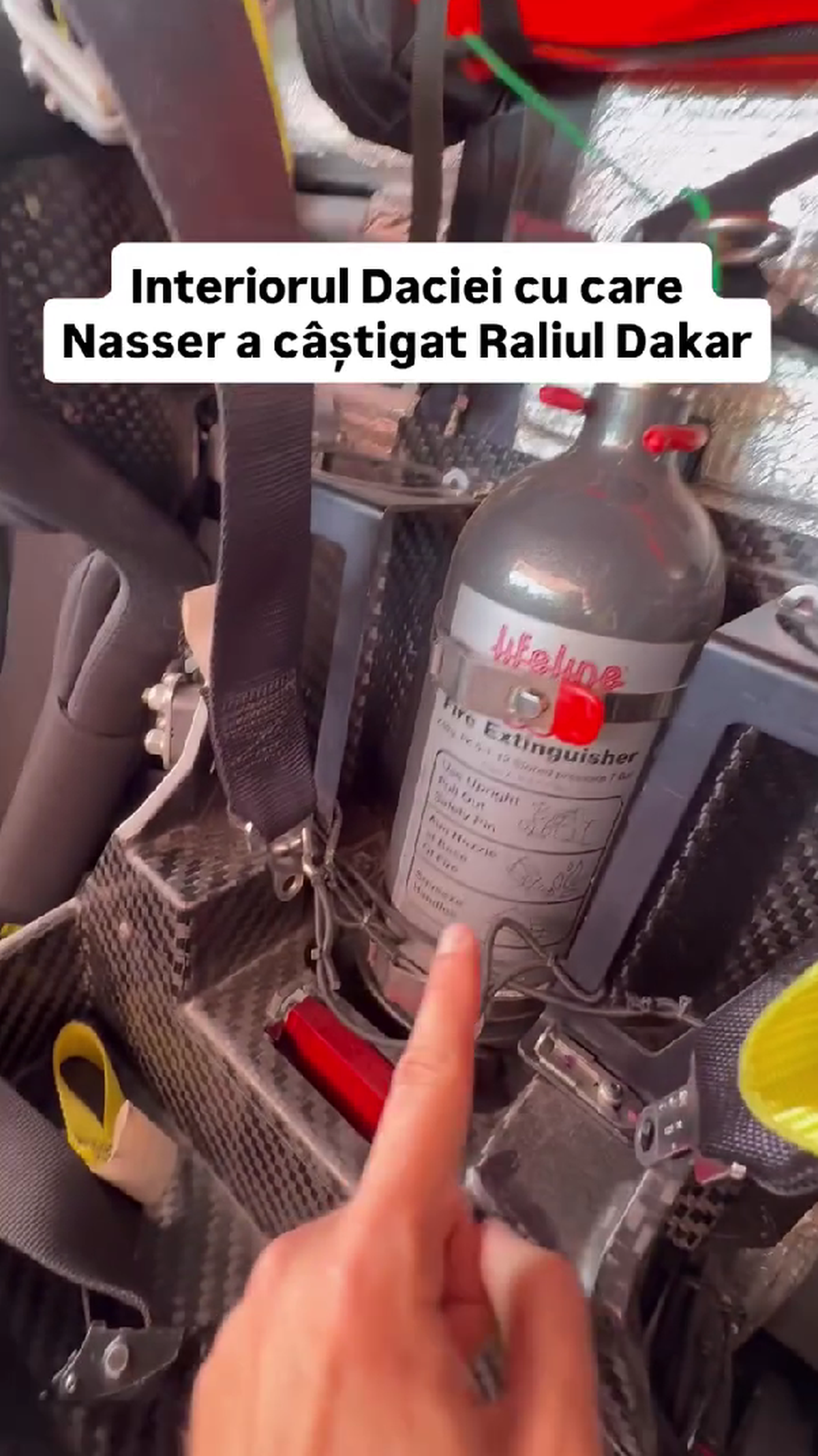 Cum arată interiorul Daciei care a scris istorie la Dakar