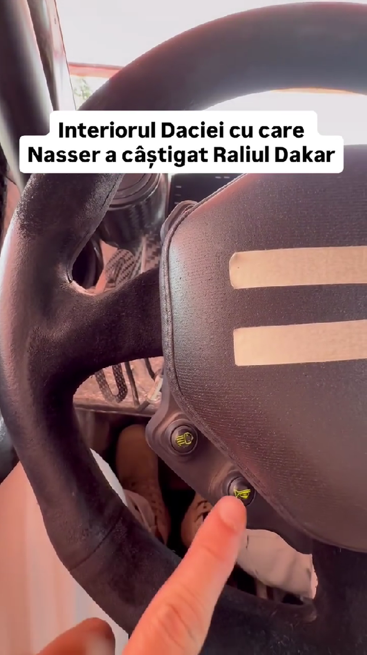 Cum arată interiorul Daciei care a scris istorie la Dakar » Butoane, cabluri, fibră de carbon și soluții „old-school”