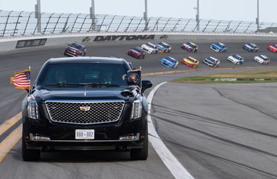 FOTO + VIDEO Donald Trump a dat o tură cu „The Beast” la NASCAR