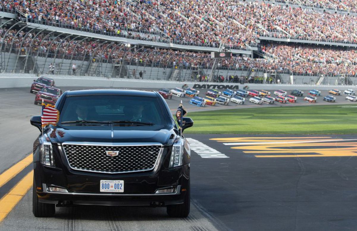 FOTO + VIDEO Donald Trump a dat o tură cu „The Beast” la NASCAR