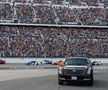 FOTO + VIDEO Donald Trump a dat o tură cu „The Beast” la NASCAR