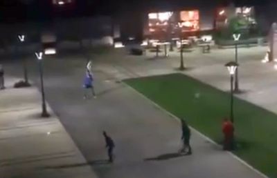 VIDEO Gest superb făcut de Novak Djokovic! Meci de dublu jucat alături de 3 puști pe o stradă din Belgrad