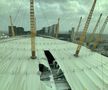 Acoperiș arena O2, distrus de furtună