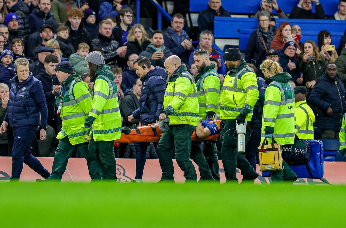 Momente delicate pe Stamford Bridge » Căpitanul lui Chelsea a avut nevoie de mască de oxigen
