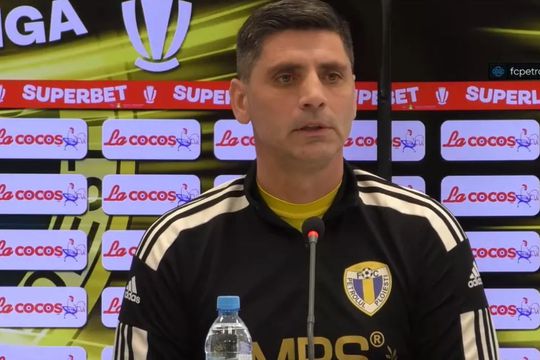 Farul a învins-o pe Petrolul, scor 2-0, în runda cu numărul 26 din Liga 1. Florin Pîrvu, antrenorul „lupilor galbeni”, a început declarațiile felicitându-și adversarii.