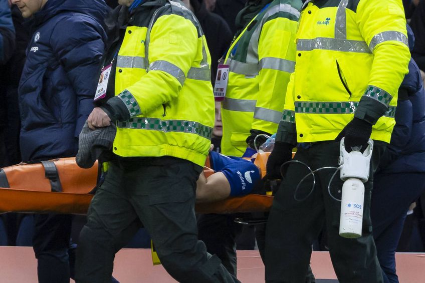Momente teribile la meciul Chelsea - Southampton 0-1. Cesar Azpilicueta, căpitanul londonezilor, a suferit o accidentare gravă și a avut nevoie de mască de oxigen/ foto Imago Images