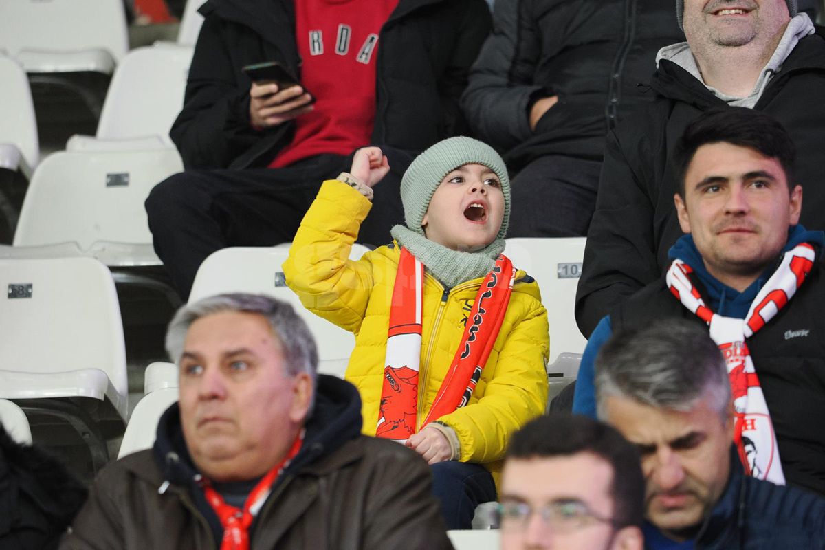 Dinamo - Oțelul 3-1 » Roșu aprins, Dinamo se ridică! Trupa lui Kopic a neutralizat-o și pe Oțelul. Cronica și notele date de Cristian Geambașu