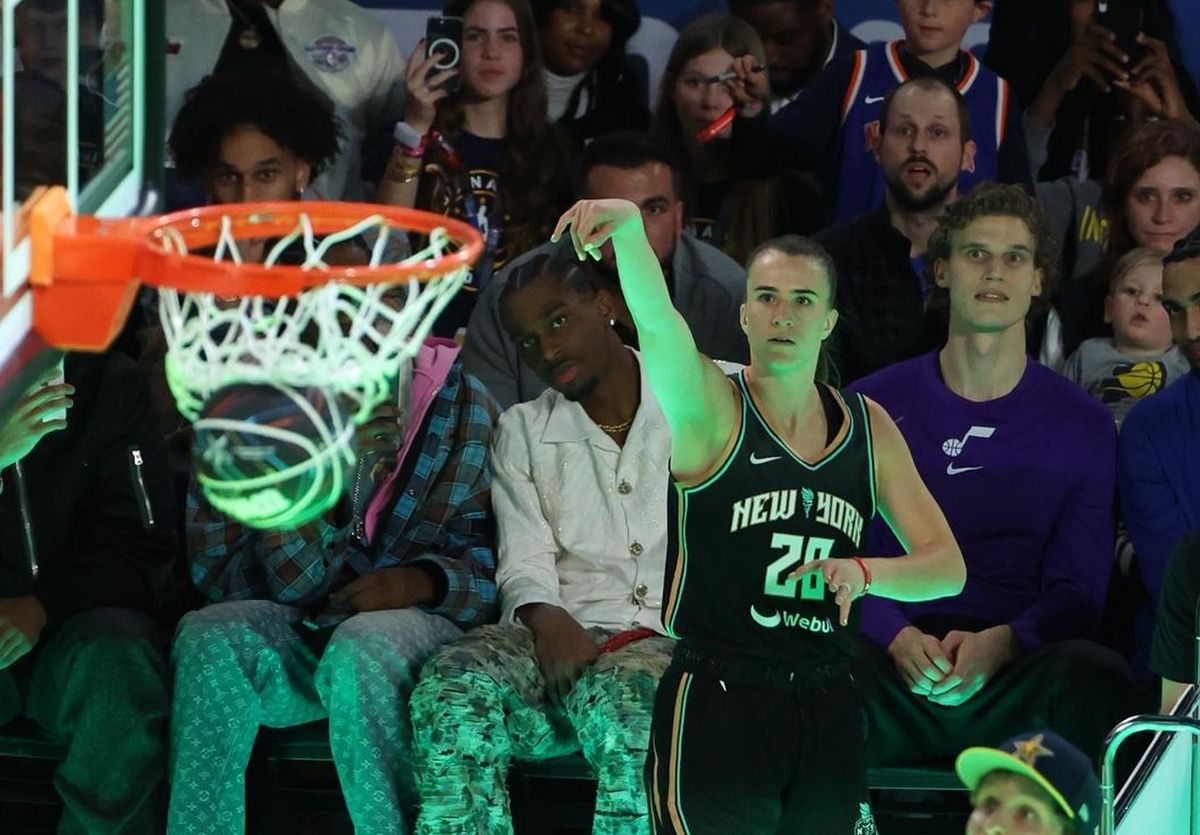 Sabrina Ionescu l-a înfruntat pe Steph Curry la All Star Game! Ce s-a întâmplat la duelul istoric