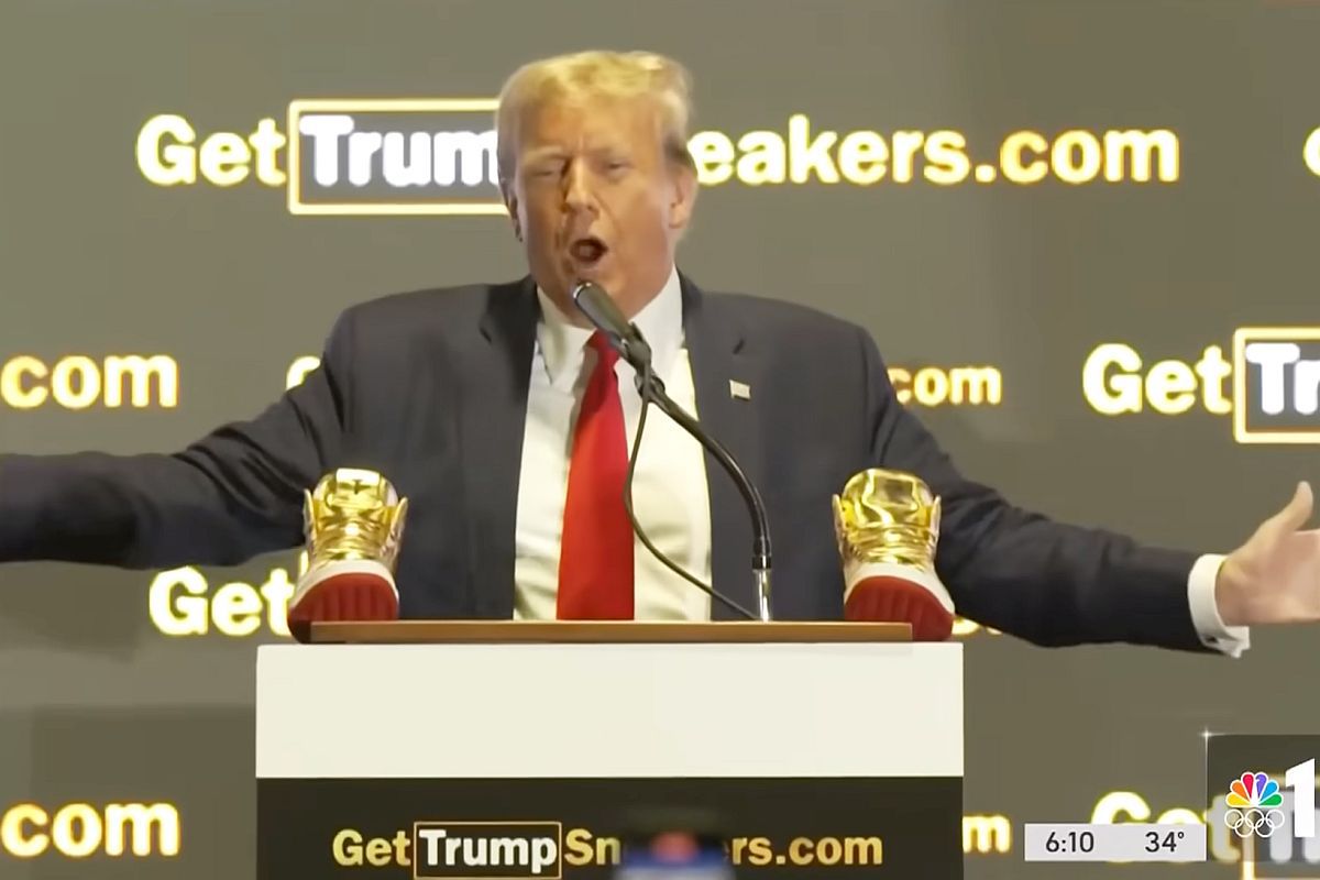 Donald Trump a lansat o linie de încălţăminte » Cât costă pantofii sport aurii