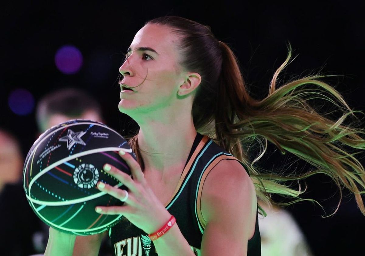 Sabrina Ionescu l-a înfruntat pe Steph Curry la All Star Game! Ce s-a întâmplat la duelul istoric