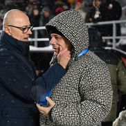 Leo Grozavu și Marius Șumudică înaintea fluierului de start al meciului Rapid - FC Botoșani. Foto: Eduard Vînătoru, GSP