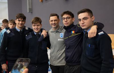 Mirel Rădoi, lecții de viață pentru viitorii militari: „Trei reguli sunt de aur. Și eu am mâncat ultimul ca să nu fac o greșeală”