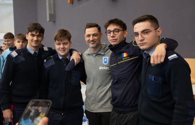 Mirel Rădoi, lecții de viață pentru viitorii militari: „Trei reguli sunt de aur. Și eu am mâncat ultimul ca să nu fac o greșeală”