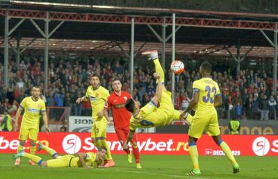 A jucat la Dinamo și FCSB, dar alt derby l-a speriat cu adevărat: „Nu mergeam cu mașinile în orașul lor, le vandalizau, era pericol”