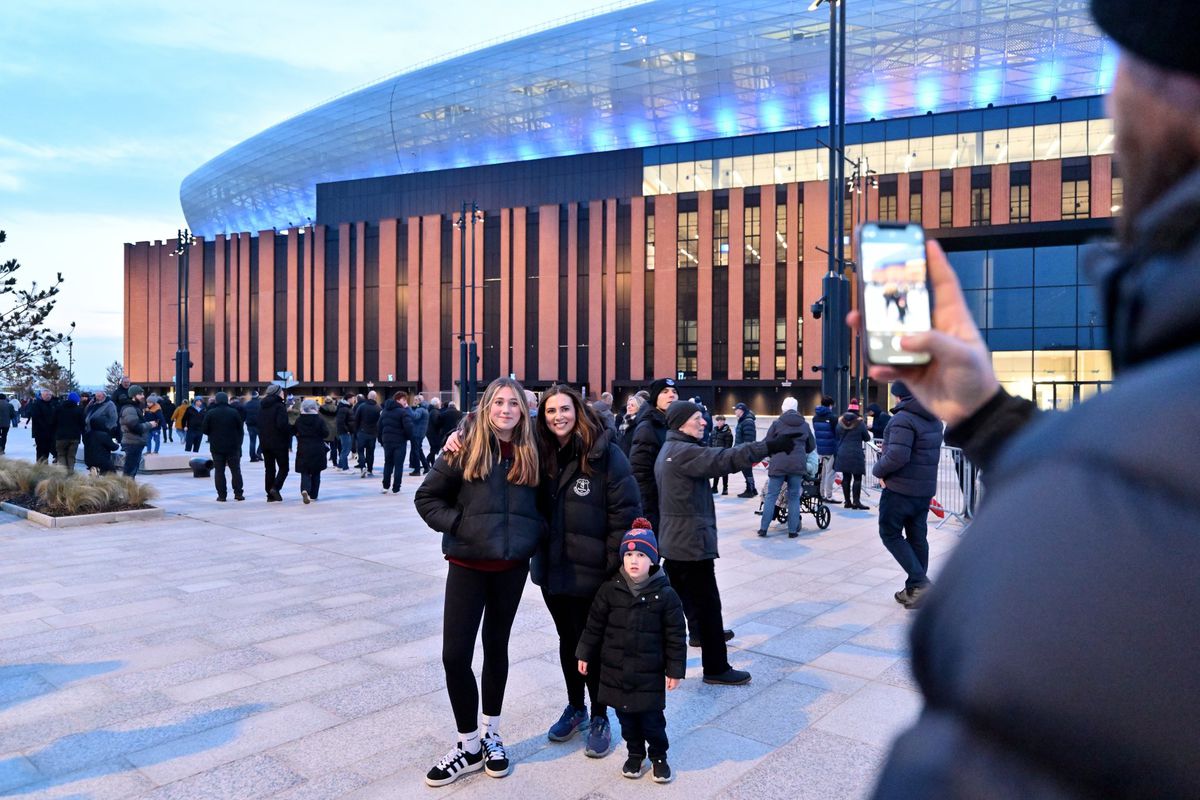 Suspendat în Premier League după ce a intrat cu trusa de scule pe stadion! Ce plănuia să facă