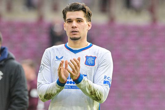 I„Sunt hotărâți” » Anunț major privind viitorul lui Ianis Hagi și critici din Regat: „Dispare din joc, parcă își lasă echipa în 10”