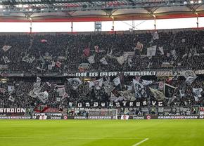 Accident grav în Bundesliga: a căzut de la tribuna superioară peste alți spectatori