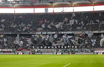 Accident grav în Bundesliga: a căzut de la tribuna superioară peste alți spectatori