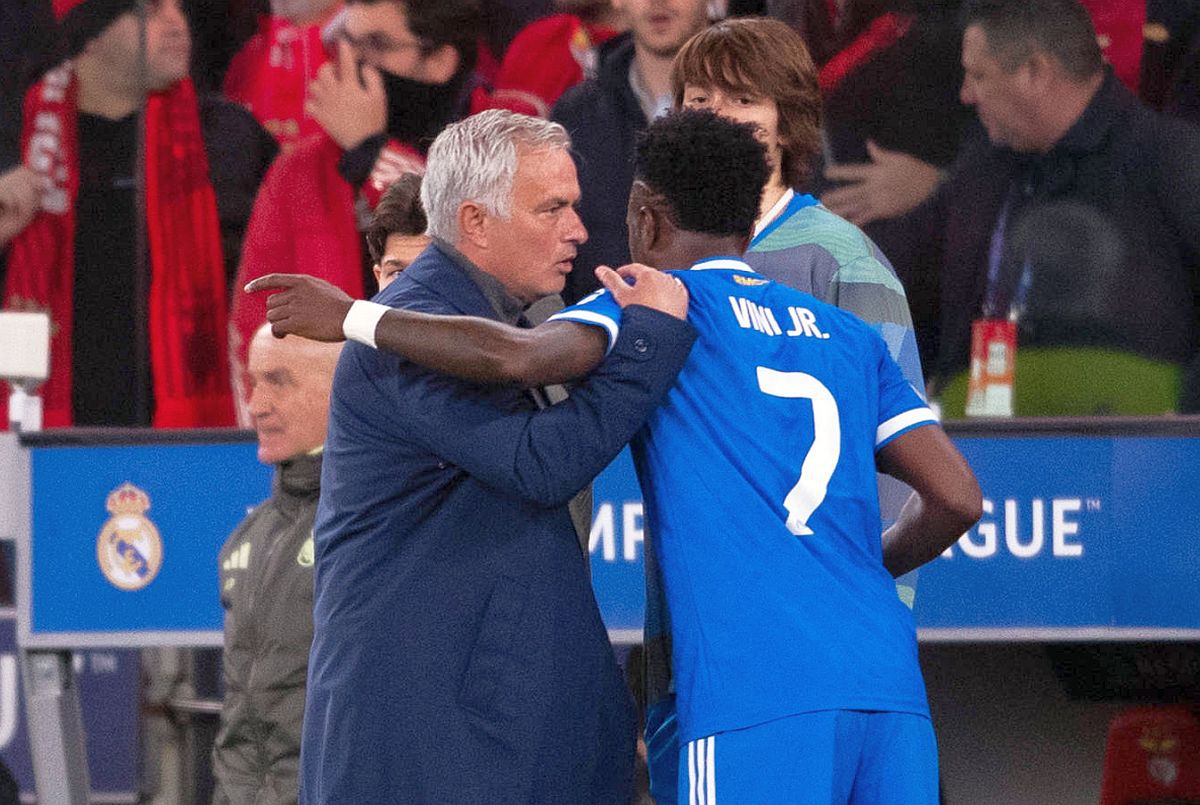 Jose Mourinho dezvăluie ce i-a zis lui Vinicius, între patru ochi, și acuză: „Arbitrul avea o hârtiuță. Știți ce scria pe ea?”