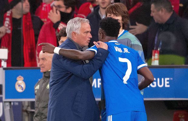 Jose Mourinho dezvăluie ce i-a zis lui Vinicius, între patru ochi, și acuză: „Arbitrul avea o hârtiuță. Știți ce scria pe ea?”
