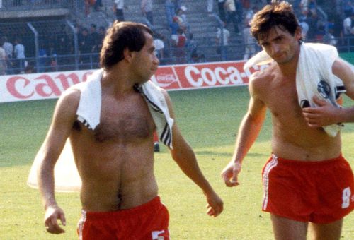 Aurel Țicleanu, stânga, în echipamentul naționalei României, foto: Imago