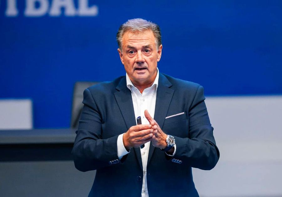 „Nu aveți prieteni, aveți doar dușmani!” » Kyros Vassaras i-a băgat în ședință pe arbitri: detalii incredibile din spatele ușilor închise