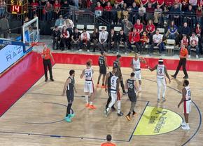 CSM CSU Oradea – U-BT Cluj-Napoca, finala Cupei României! Atmosferă splendidă în Oradea Arena: gazdele au început bine