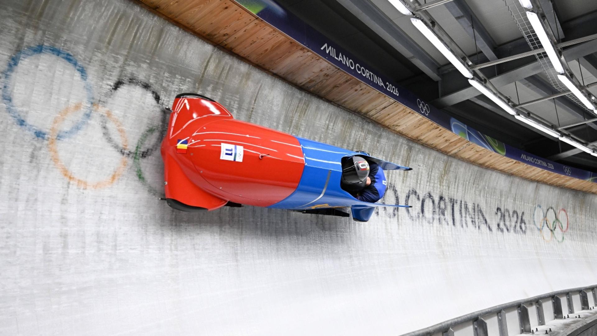 Echipajul de bob România doi persoane în acțiune la Jocurile Olimpice iarnă, demonstrând performanță bob doi persoane cu pilotaj precis. | sursa foto: Gazeta Sporturilor