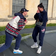 Brittany Bowe a fost cerută în căsătorie de iubita ei, Hilary Knight // FOTO: Instagram