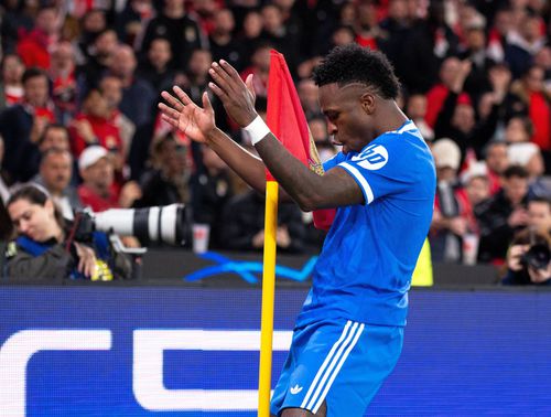 FIFA ar urma să pedepsească jucătorii care vorbesc cu mâna la gură // foto: Imago