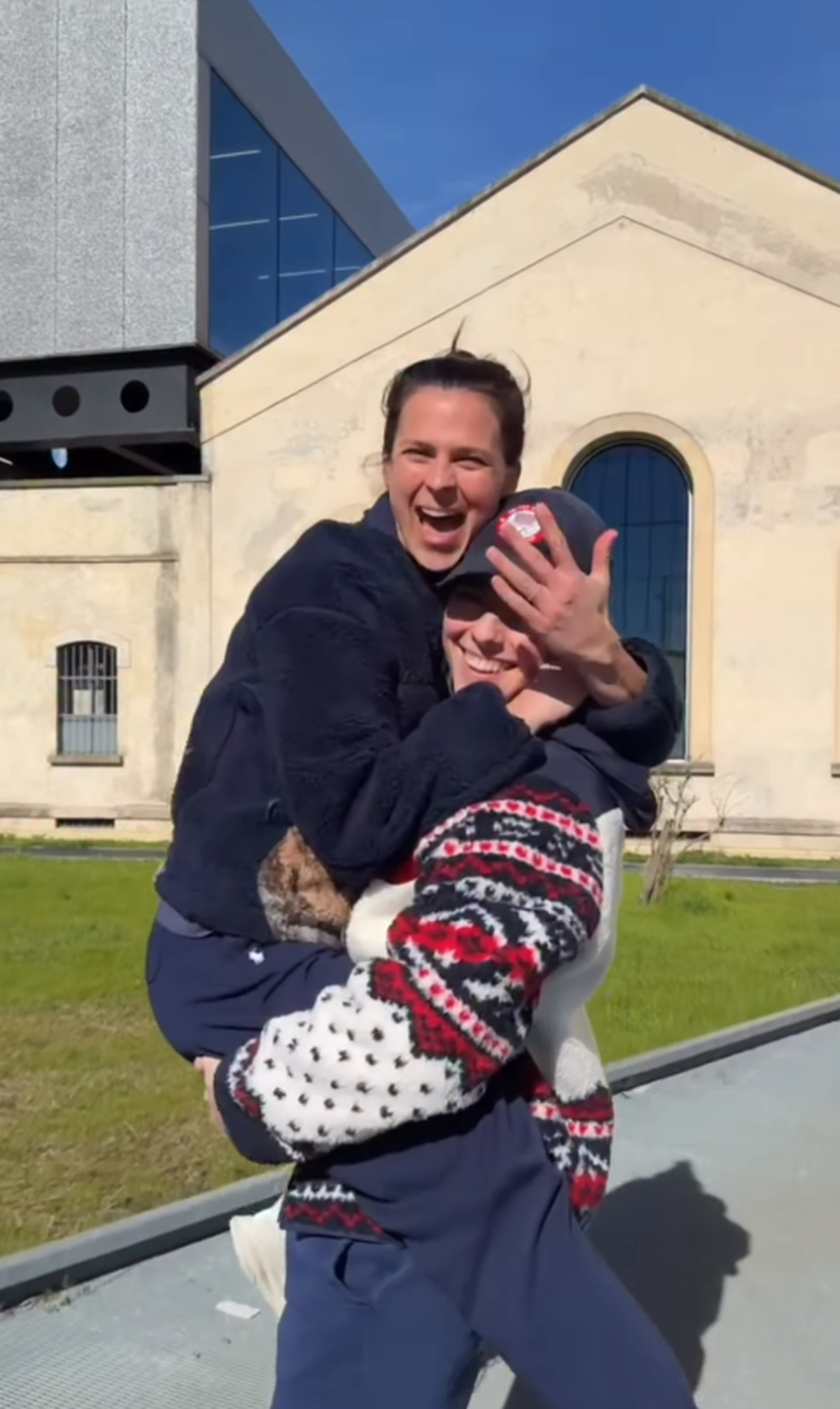 Brittany Bowe a fost cerută în căsătorie de iubita ei, Hilary Knight