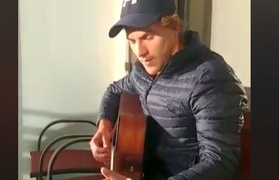 CORONAVIRUS. VIDEO Fotbaliștii din Liga 1 își arată talentele ascunse: „Câte scaune ar întoarce?” :)