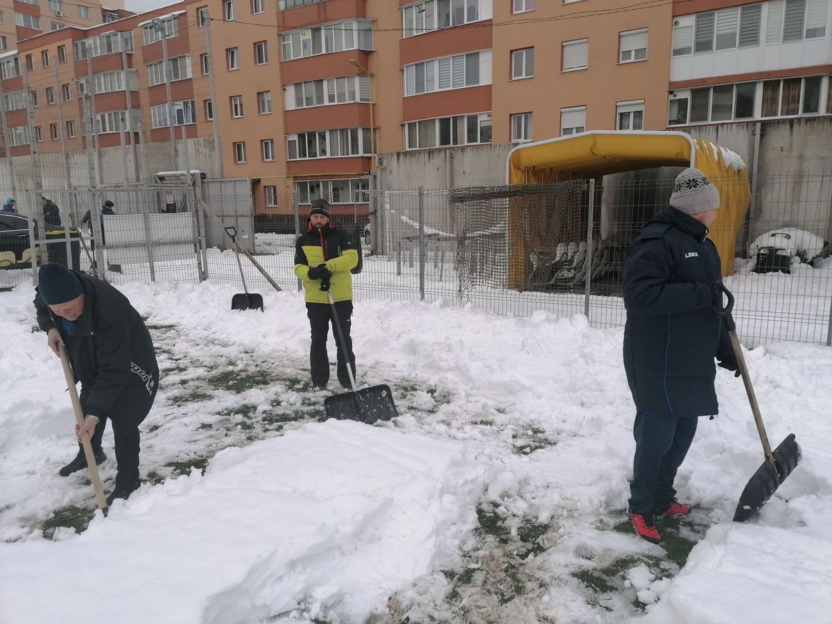 Zăpada încurcă fotbalul din ligile inferioare! Un meci, în pericol de amânare: „Suntem în prag de carantină, nu putem aduna oameni la deszăpezire”