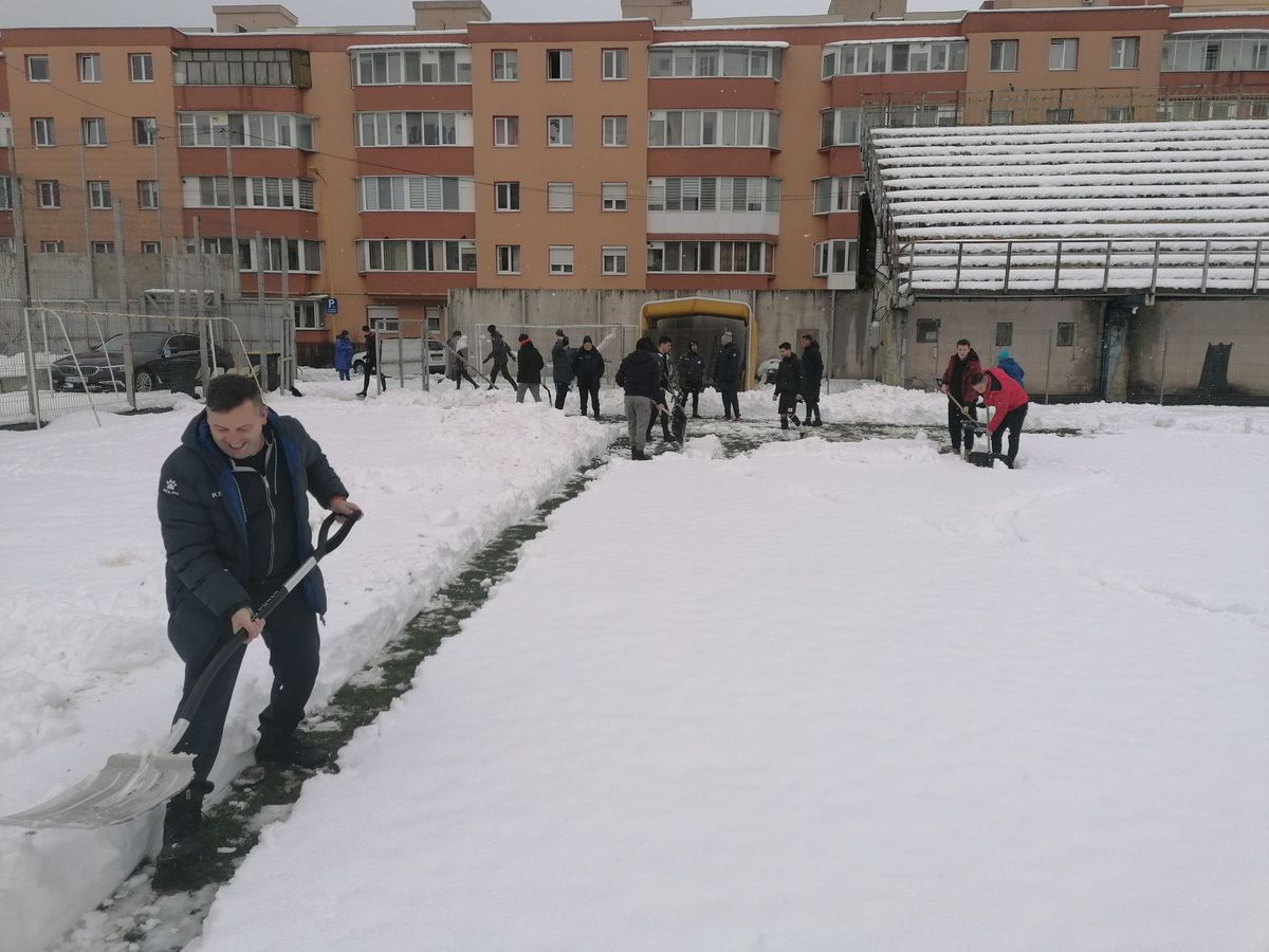 Zăpada încurcă fotbalul din ligile inferioare! Un meci, în pericol de amânare: „Suntem în prag de carantină, nu putem aduna oameni la deszăpezire”