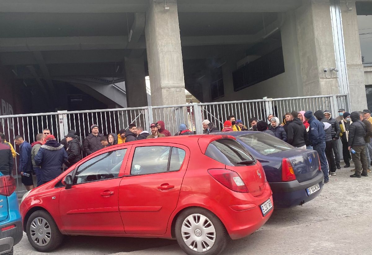 WOW! Imagini de azi: coadă imensă la casa de bilete a noului stadion Rapid! Va fi SOLD OUT din prima zi
